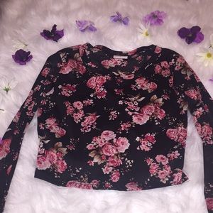 Long sleeve floral black crop top❤️